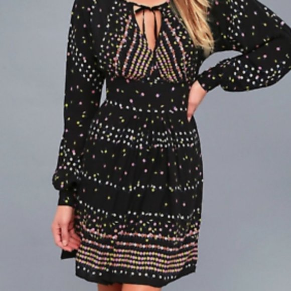 ! NWOT Free PPL Coryn Black Long Sleeve Tie Neck Open Back Mini Dress Size 2 ! - Picture 4 of 10